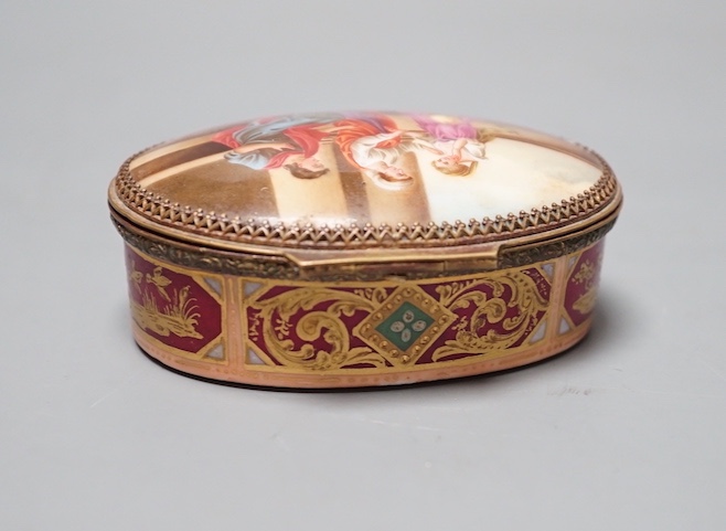 A Vienna style painted porcelain box and cover, c.1900, 8cm